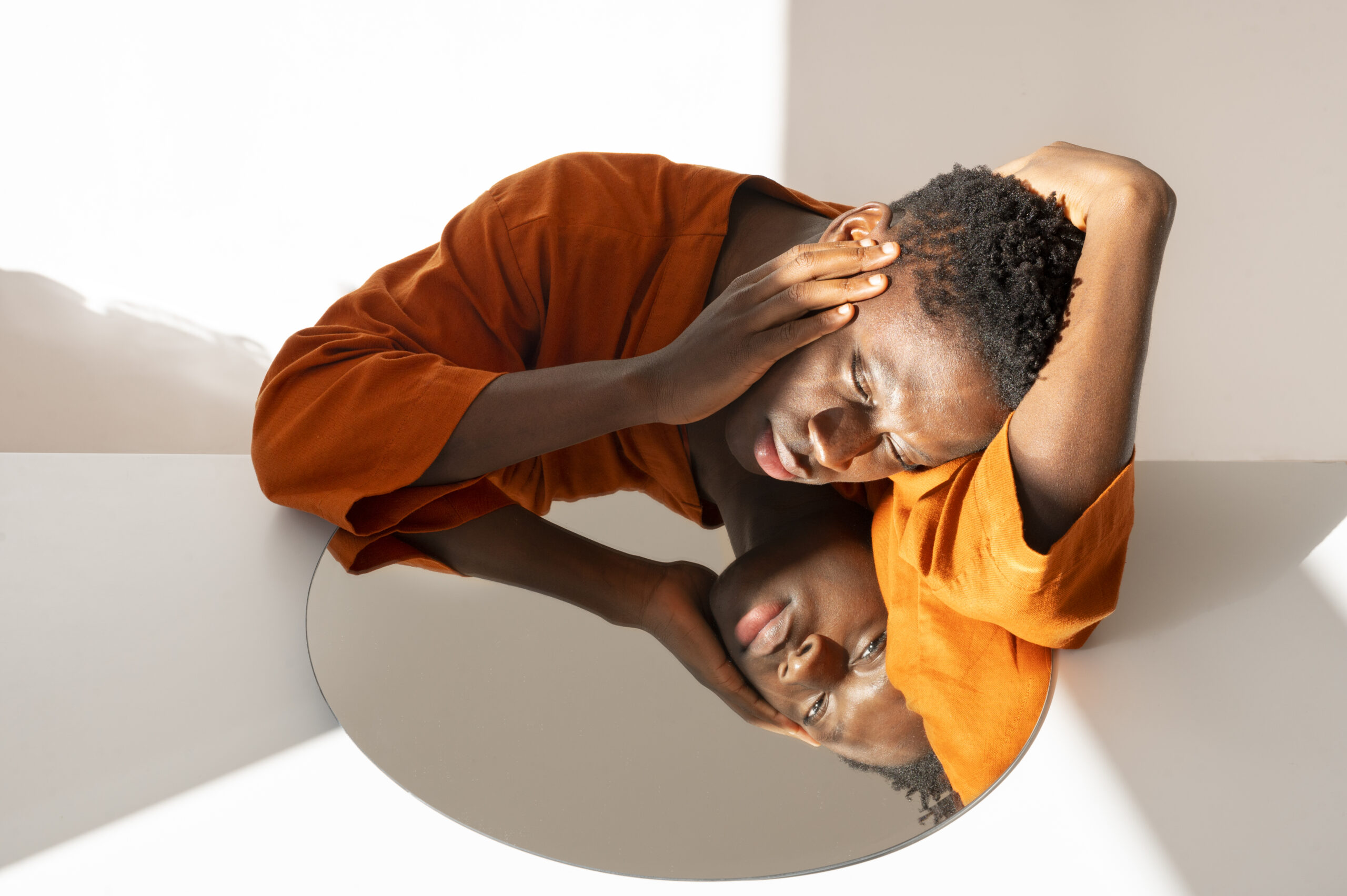 CHILDHOOD UPBRINGING AND ADULT ROMANTIC ATTACHMENT STYLE